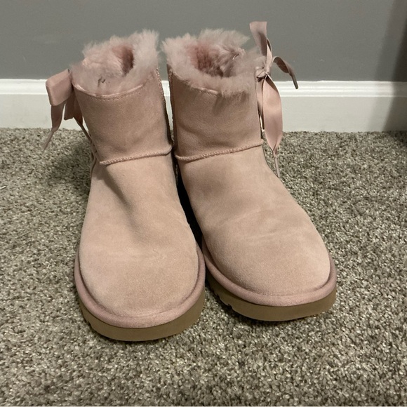 Ugg Fuzzy Boots Light Pink Size 9 - Picture 2 of 7